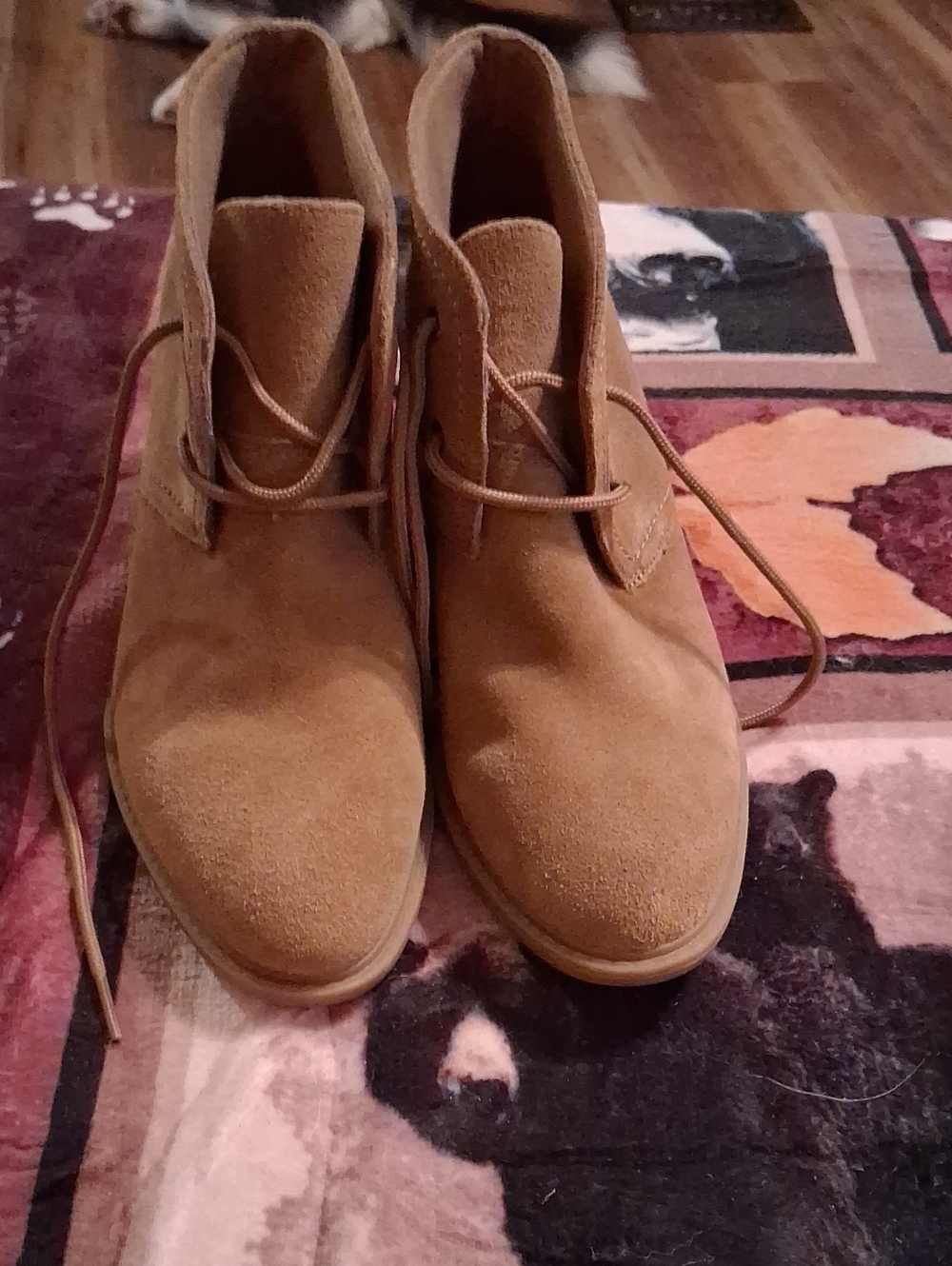 Clarks Womens Tan Suede Chukka Boots